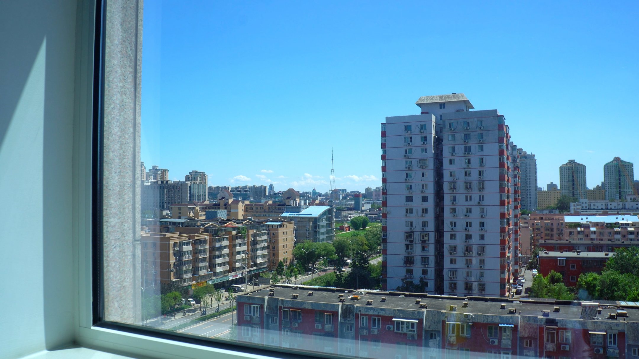 经常坐在这看着窗外吃饭