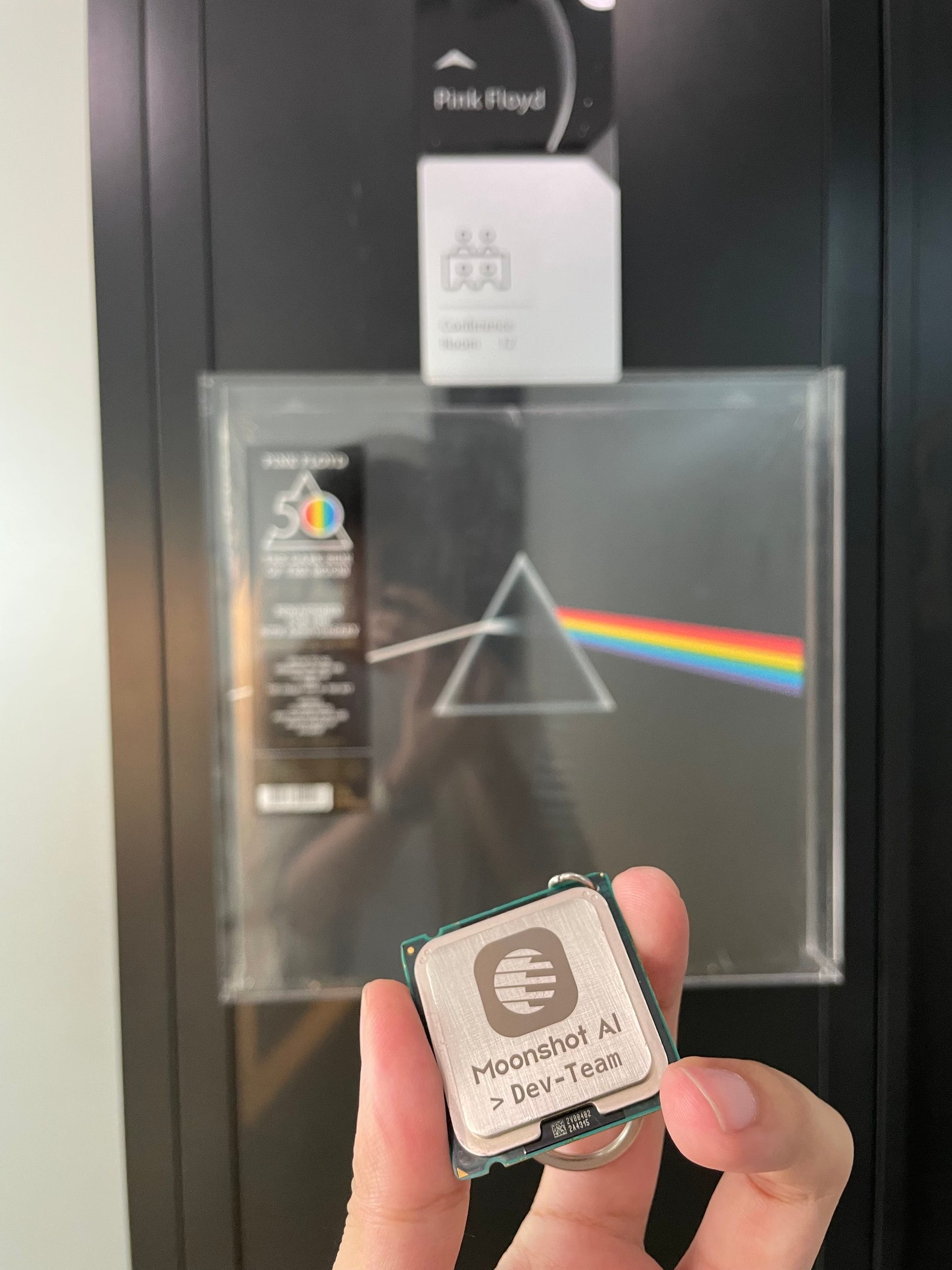 Pink Floyd会议室和《月之暗面》唱片 CPU是我离职时送给同事的礼物